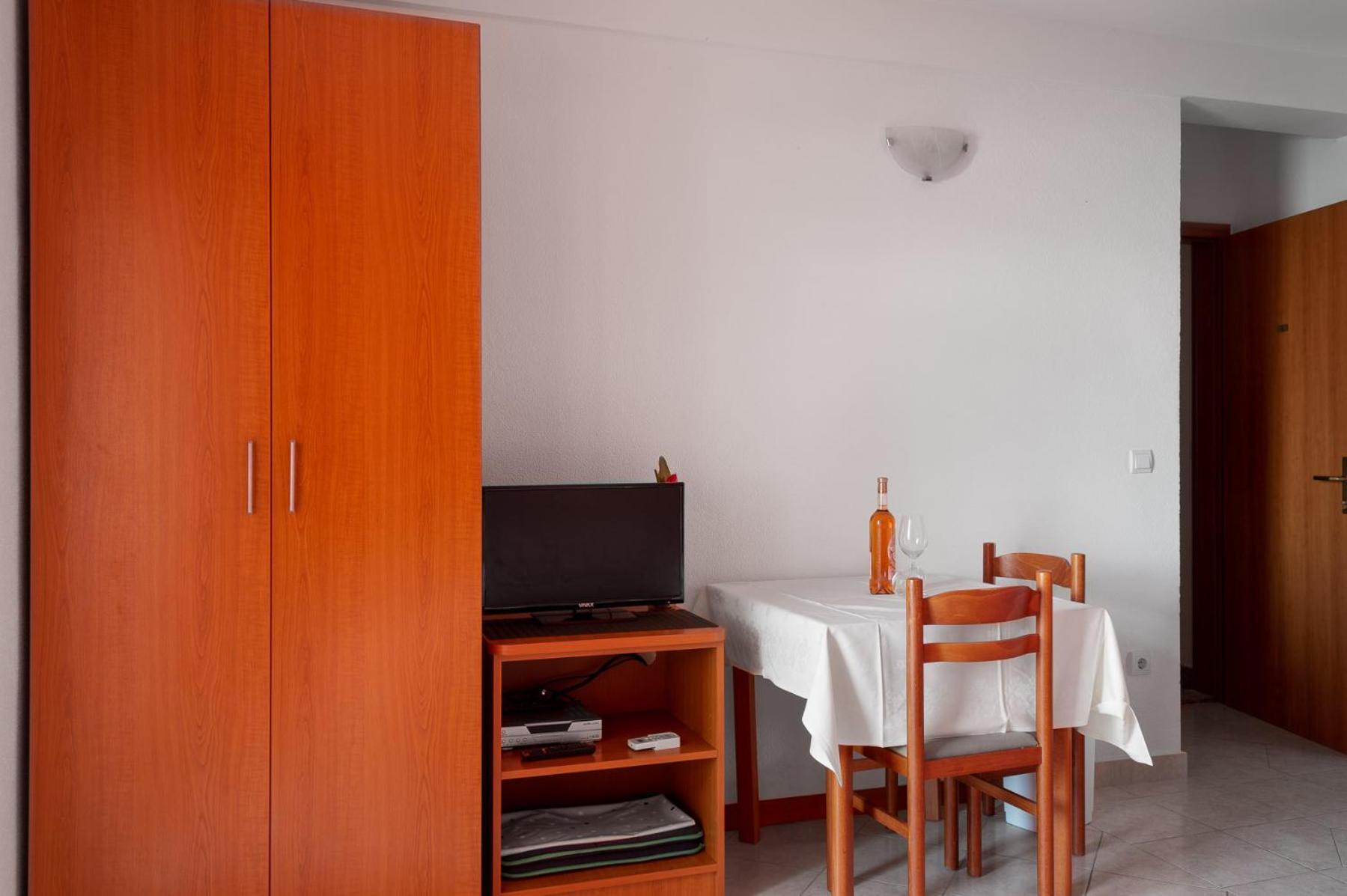 Apartments Promenada - Beachfront Tučepi Δωμάτιο φωτογραφία