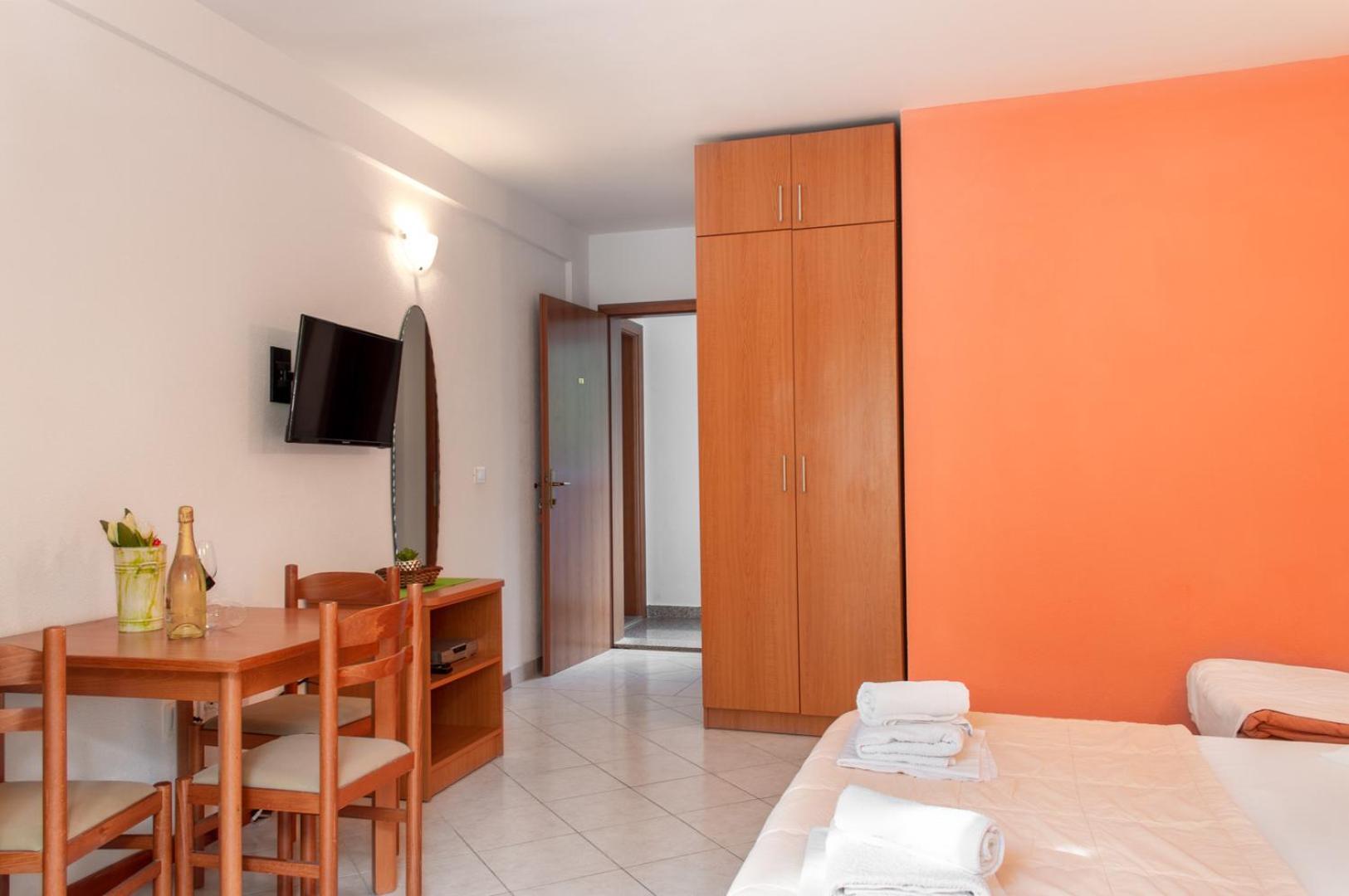 Apartments Promenada - Beachfront Tučepi Δωμάτιο φωτογραφία